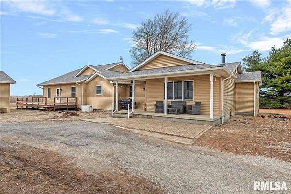 10 Acres of Land with Home for Sale in Auburn, Illinois