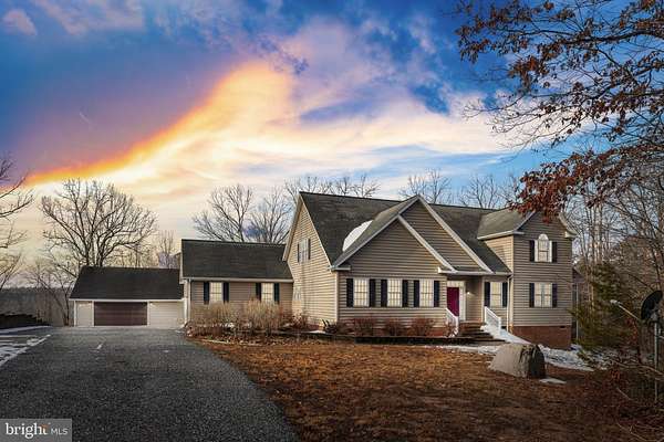 3 Acres of Residential Land with Home for Sale in Louisa, Virginia