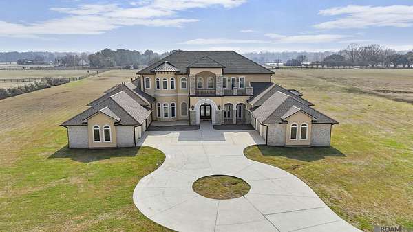 7.82 Acres of Residential Land with Home for Sale in Baton Rouge, Louisiana