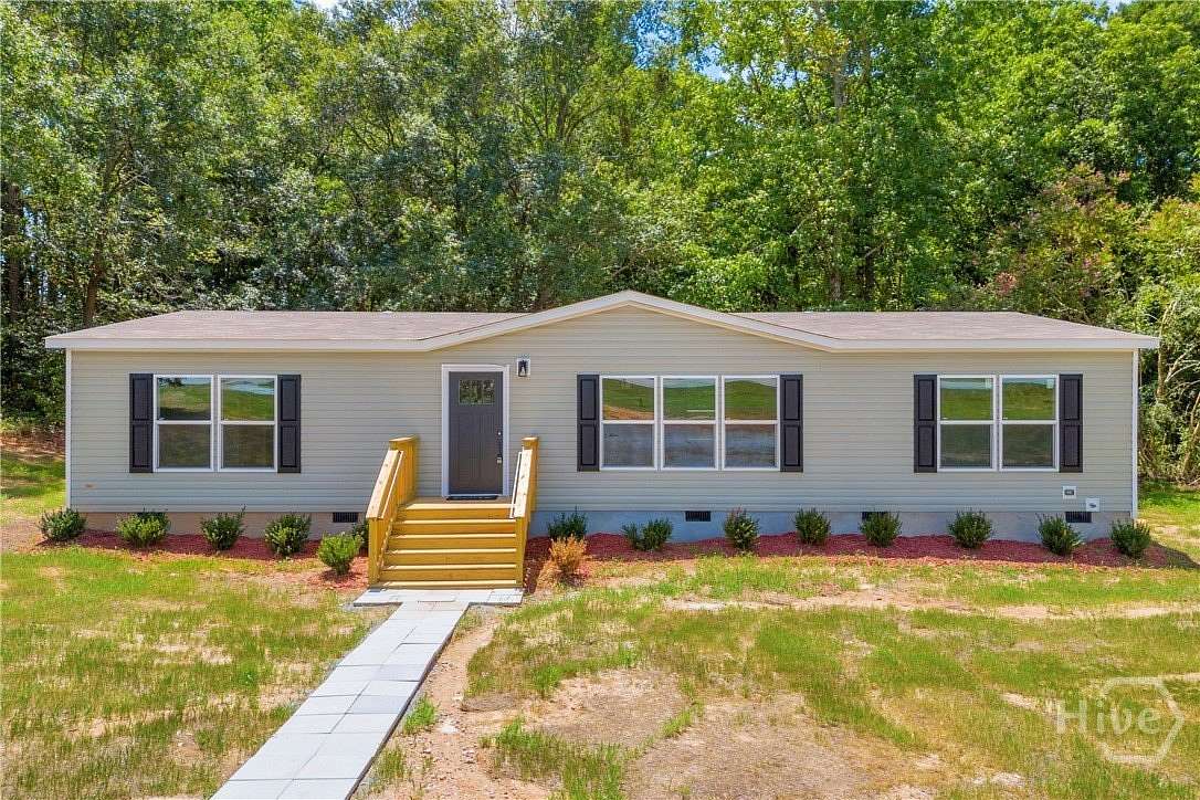 2 Acres of Residential Land with Home for Sale in Hartwell, Georgia