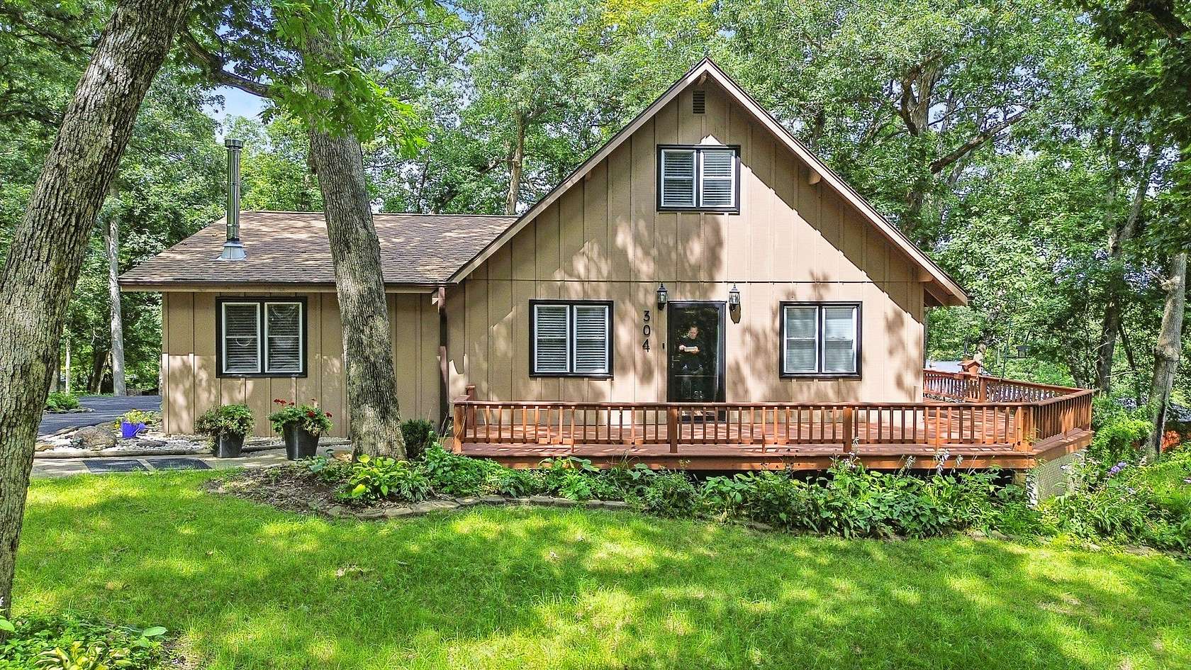 1.5 Acres of Residential Land with Home for Sale in Dixon, Illinois