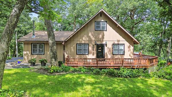 1.5 Acres of Residential Land with Home for Sale in Dixon, Illinois