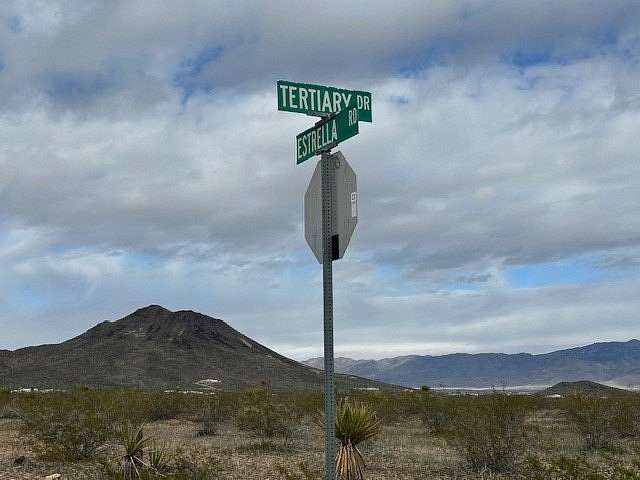 40 Acres of Land for Sale in Golden Valley, Arizona