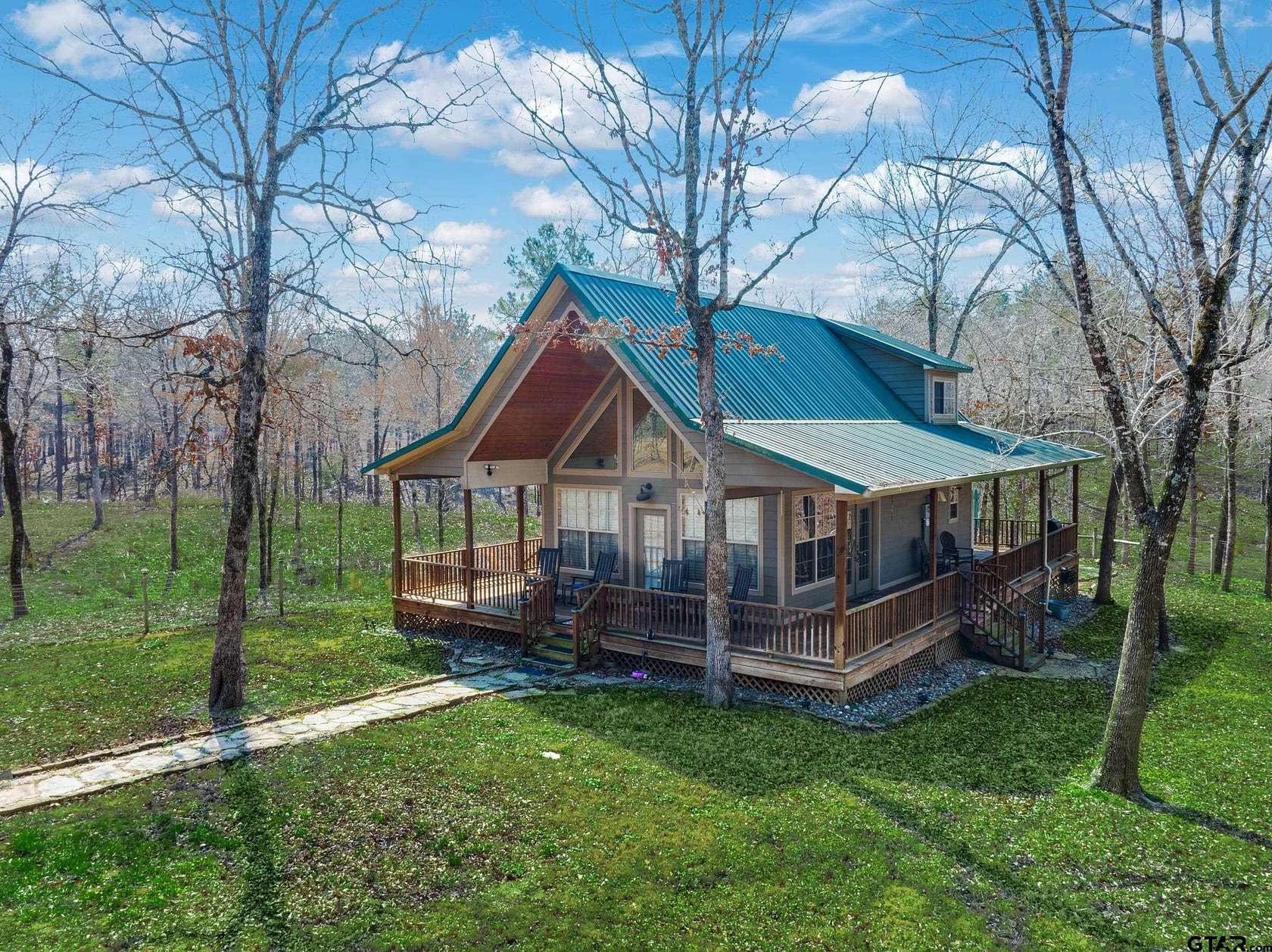 106 Acres of Land with Home for Sale in Jacksonville, Texas