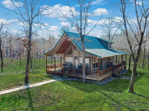 106 Acres of Land with Home for Sale in Jacksonville, Texas