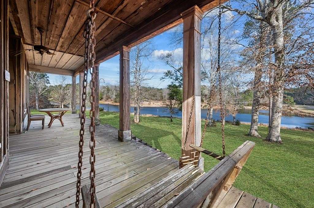 4.48 Acres of Land with Home for Sale in Wiergate, Texas