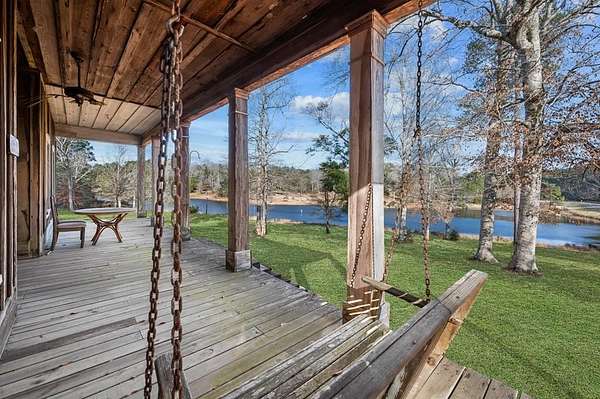 4.48 Acres of Residential Land with Home for Sale in Wiergate, Texas