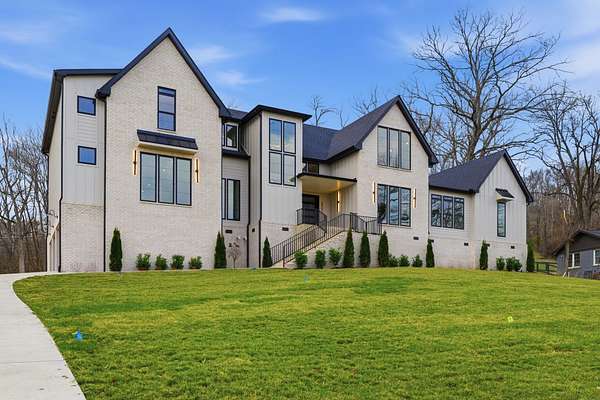 1.8 Acres of Land with Home for Sale in Nashville, Tennessee