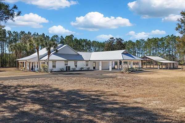 5.89 Acres of Residential Land with Home for Sale in Trenton, Florida