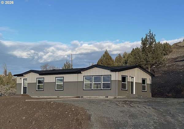 2.1 Acres of Residential Land with Home for Sale in John Day, Oregon