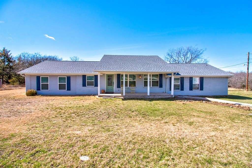 5 Acres of Residential Land with Home for Sale in Cross Roads, Texas