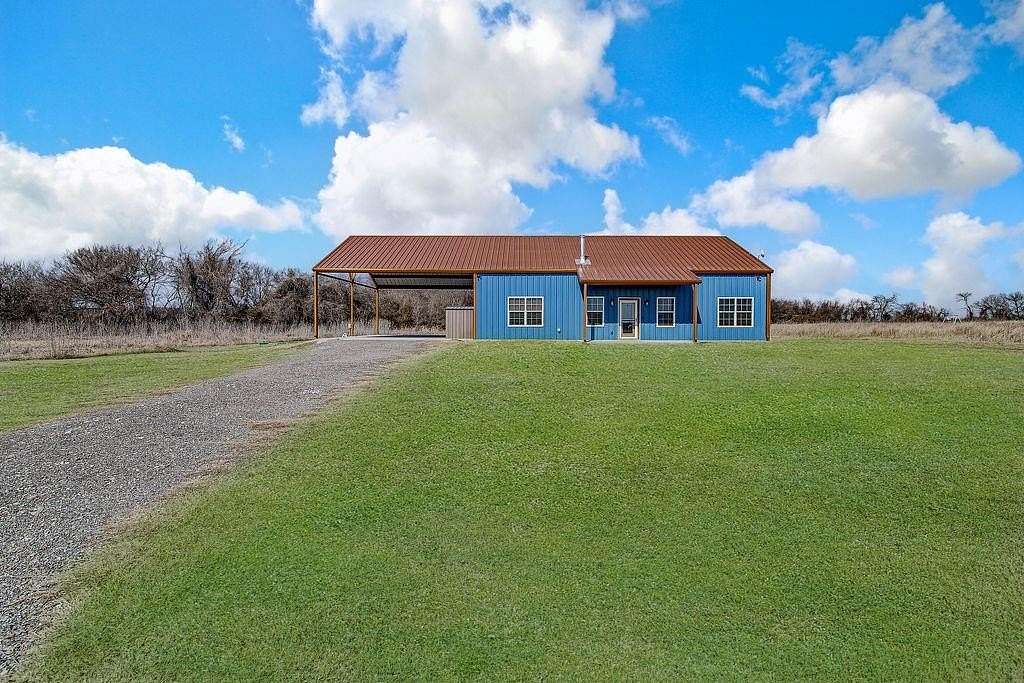 6.4 Acres of Residential Land with Home for Sale in Bynum, Texas