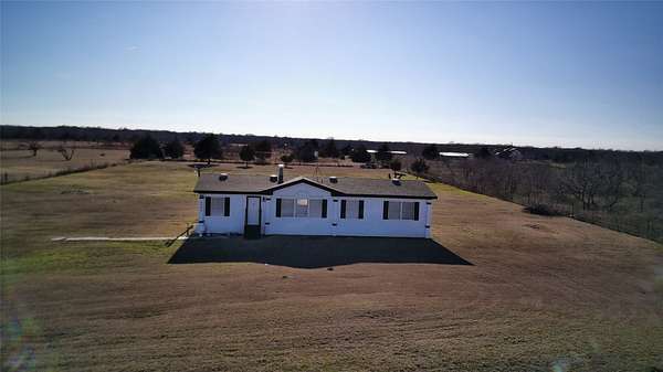 7 Acres of Land with Home for Sale in Corsicana, Texas
