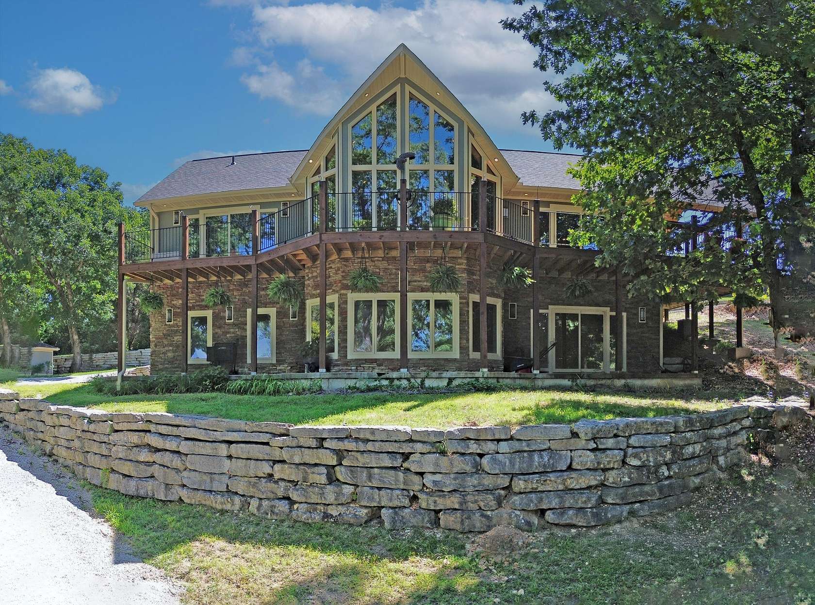 1.7 Acres of Improved Residential Land for Sale in Ridgedale, Missouri