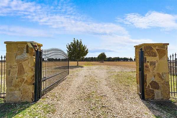 14.1 Acres of Land for Sale in Lancaster, Texas