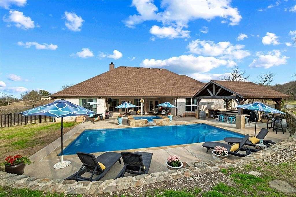 1.58 Acres of Land with Home for Sale in Fort Worth, Texas