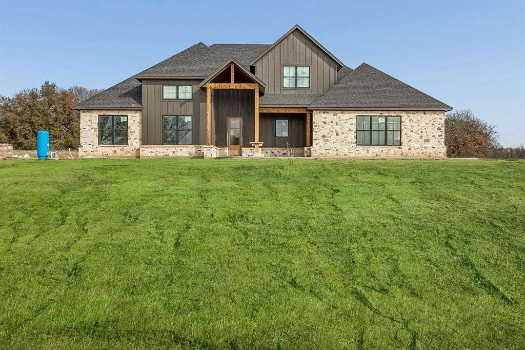 2 Acres of Residential Land with Home for Sale in Weatherford, Texas