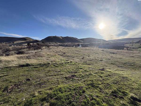 2.5 Acres of Residential Land for Sale in Kennewick, Washington