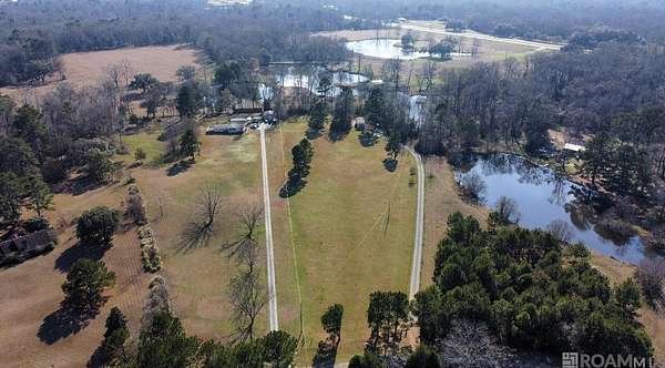 5 Acres of Residential Land with Home for Sale in St. Francisville, Louisiana
