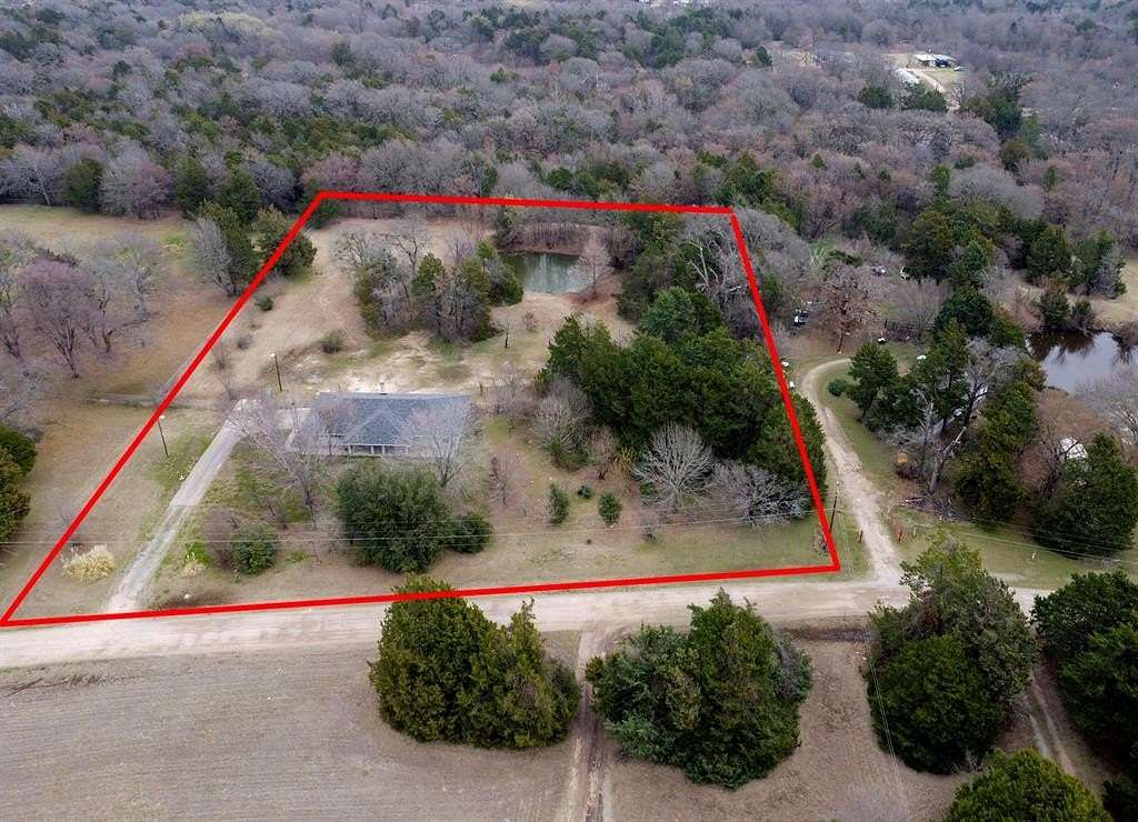 3 Acres of Residential Land with Home for Sale in Kemp, Texas