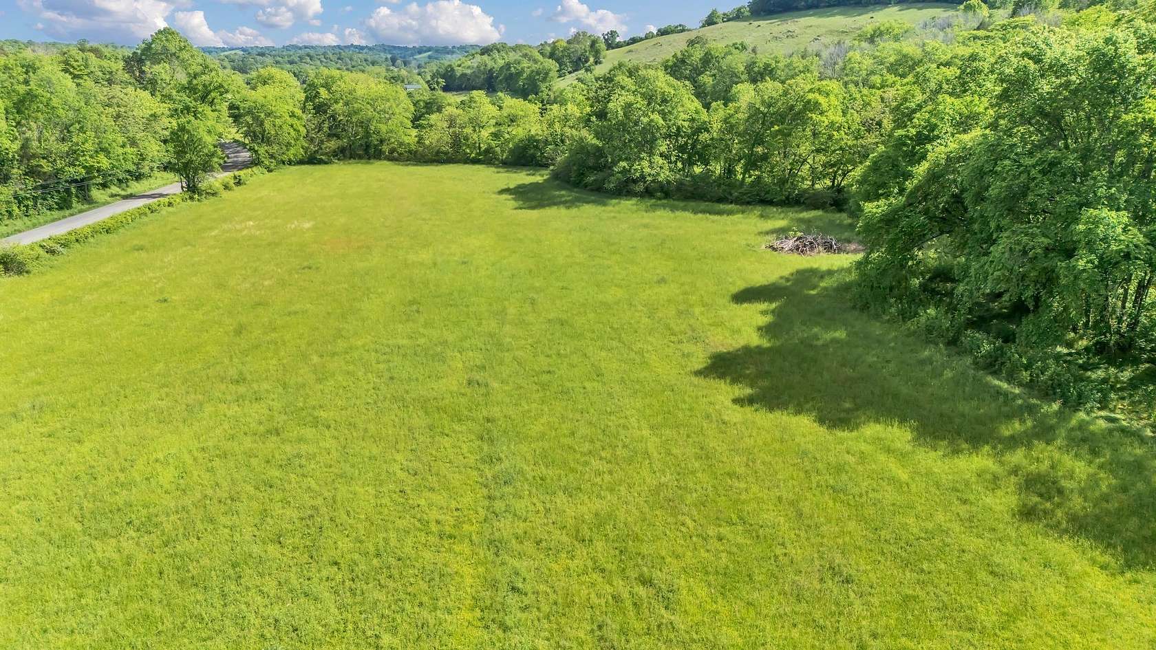 37 Acres of Land for Sale in Santa Fe, Tennessee