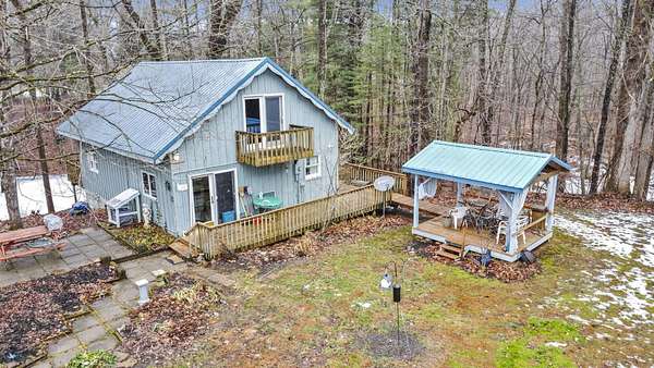 1.73 Acres of Land with Home for Sale in Rockbridge, Ohio