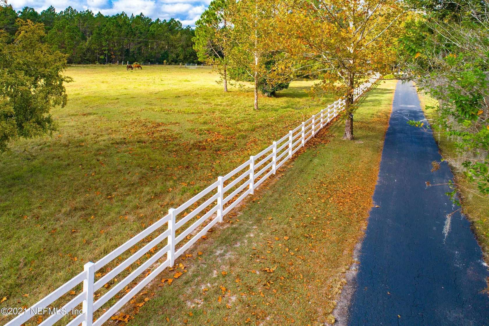 10 Acres of Land with Home for Sale in Palatka, Florida