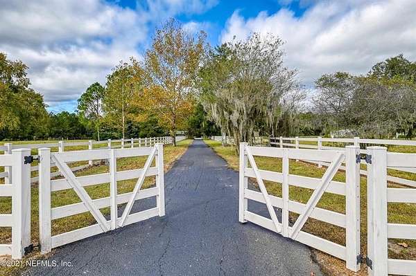 10 Acres of Land with Home for Sale in Palatka, Florida