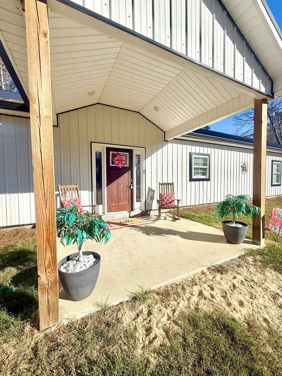 2.2 Acres of Residential Land with Home for Sale in Stapleton, Georgia