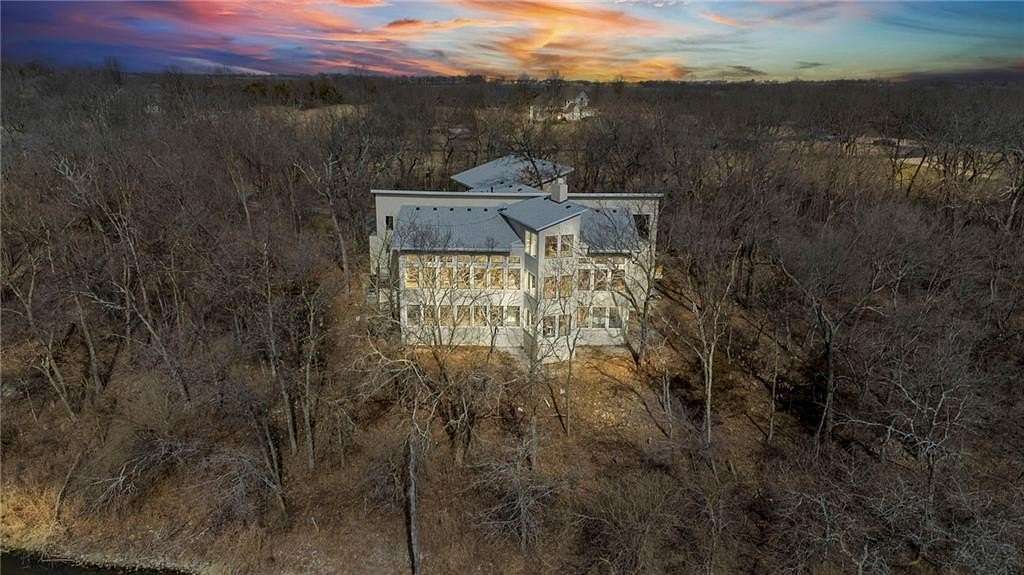 7.32 Acres of Residential Land with Home for Sale in Bonner Springs, Kansas