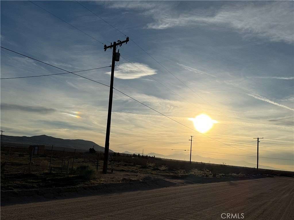 4.58 Acres of Land for Sale in Apple Valley, California
