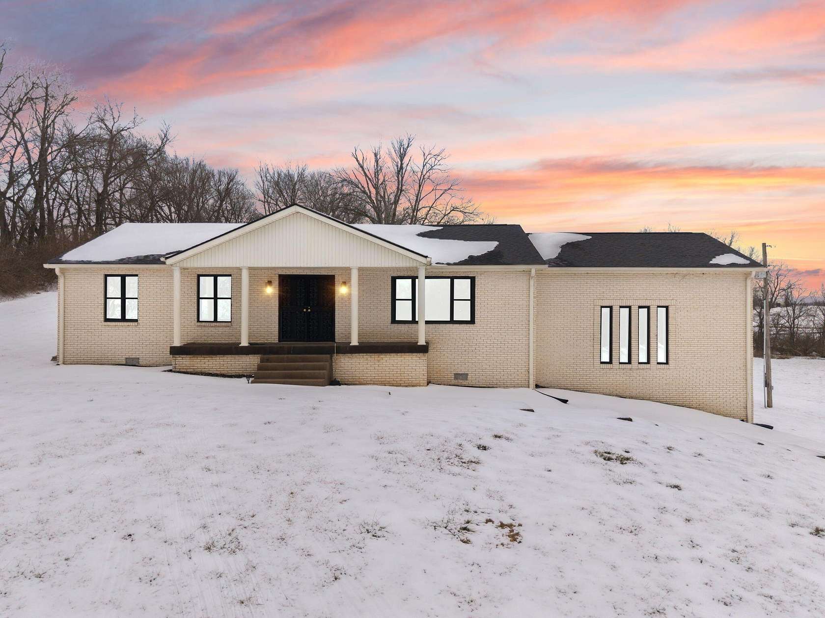 8 Acres of Residential Land with Home for Sale in Nicholasville, Kentucky