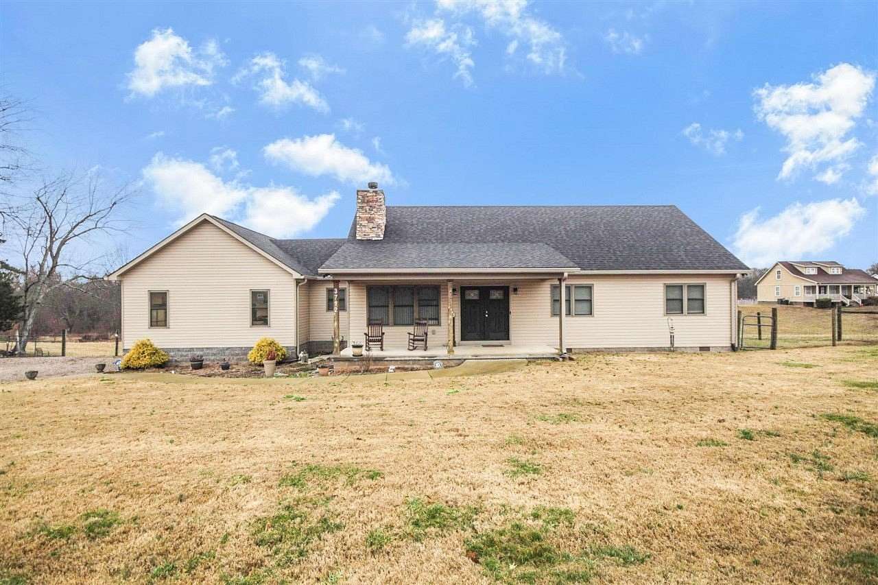 13.6 Acres of Land with Home for Sale in Bowling Green, Kentucky