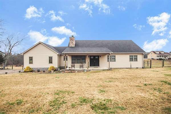 13.6 Acres of Land with Home for Sale in Bowling Green, Kentucky