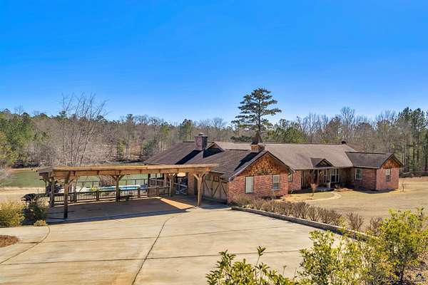 127 Acres of Land with Home for Sale in Irwinton, Georgia