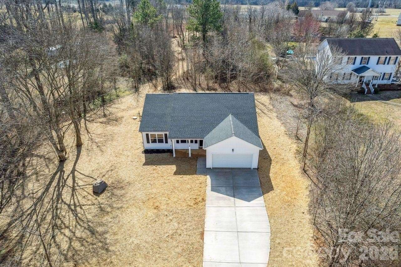 1.83 Acres of Residential Land with Home for Sale in Kings Mountain, North Carolina