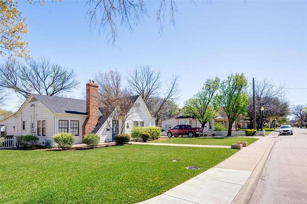 0.17 Acres of Residential Land for Sale in Grapevine, Texas