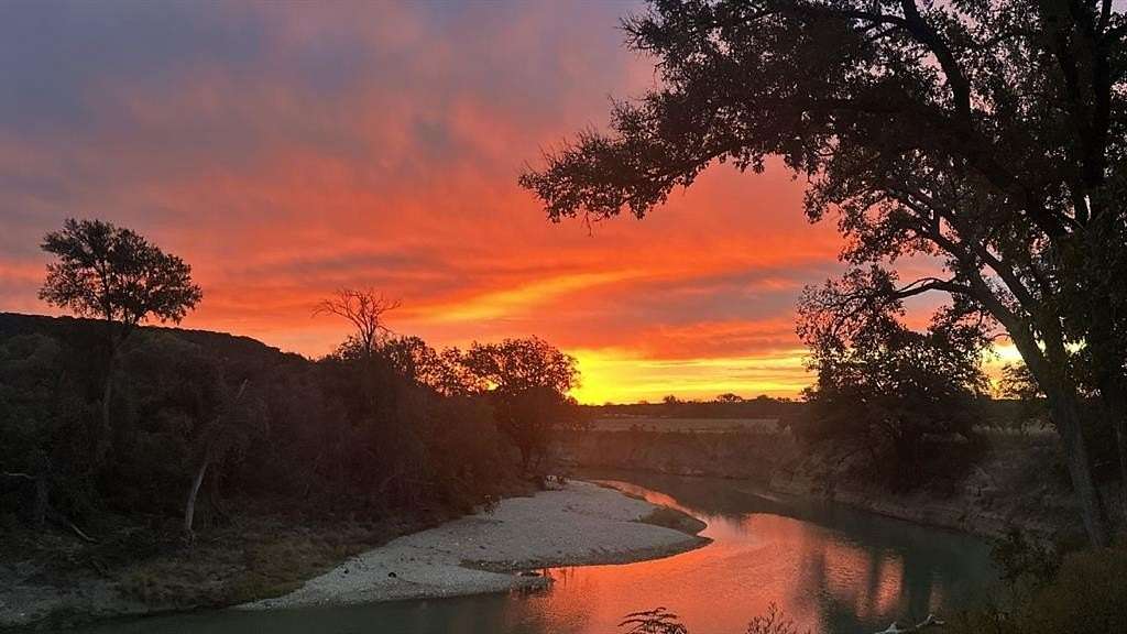 10 Acres of Residential Land for Sale in Valley Mills, Texas