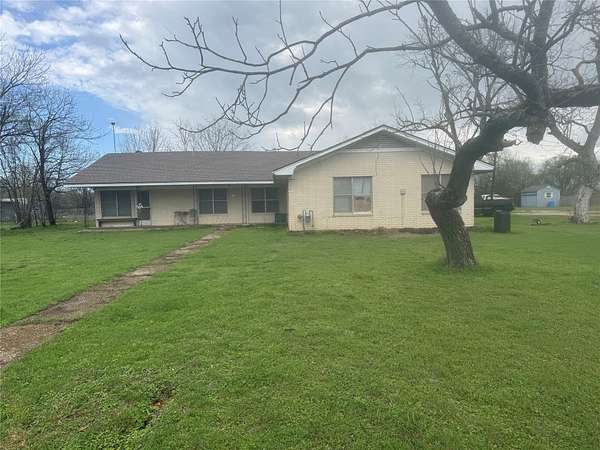 1.59 Acres of Land with Home for Sale in Marlin, Texas