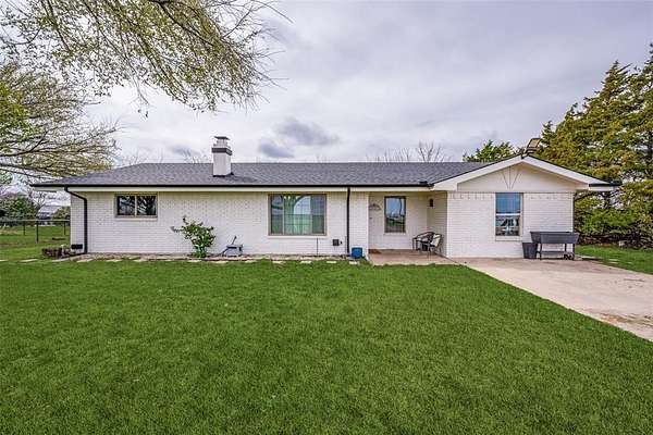 2 Acres of Land with Home for Sale in Valley View, Texas