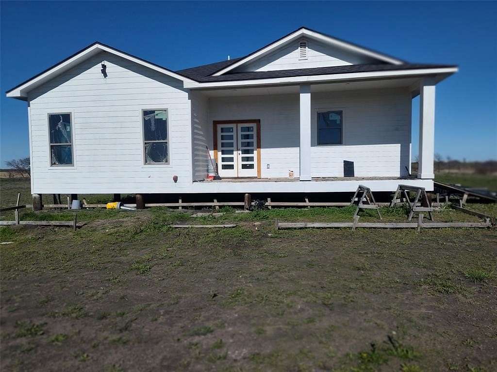 6 Acres of Land with Home for Sale in Barry, Texas