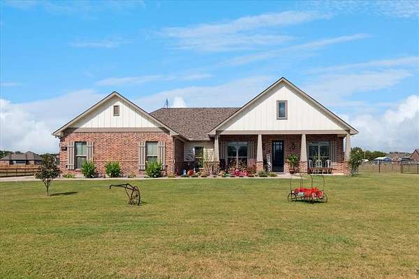 1.5 Acres of Land with Home for Sale in Trenton, Texas