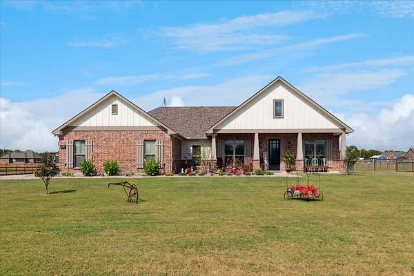 1.5 Acres of Land with Home for Sale in Trenton, Texas