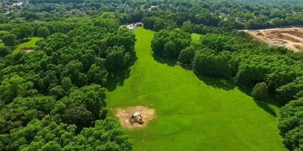 18.7 Acres of Land with Home for Sale in Kansas City, Missouri