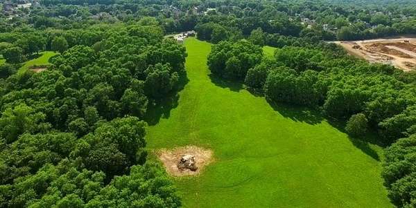 18.7 Acres of Land with Home for Sale in Kansas City, Missouri
