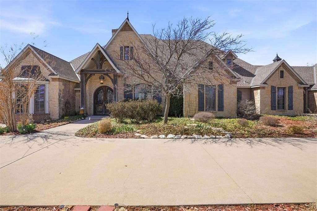 320 Acres of Land with Home for Sale in Elk City, Oklahoma