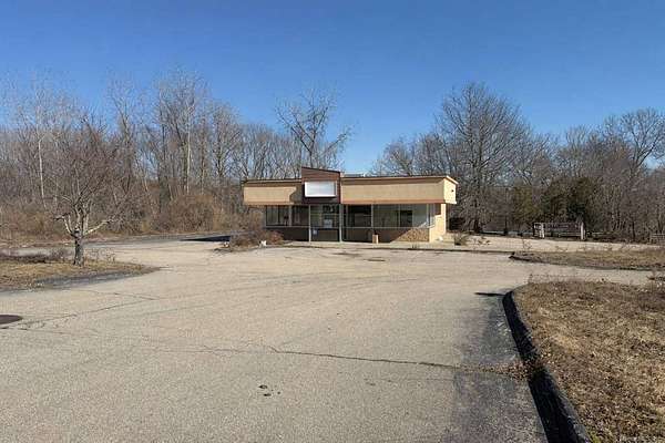 3.86 Acres of Improved Commercial Land for Sale in Montville Town, Connecticut