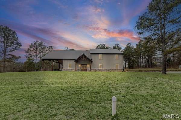 716 Acres of Land with Home for Sale in Ozark, Illinois