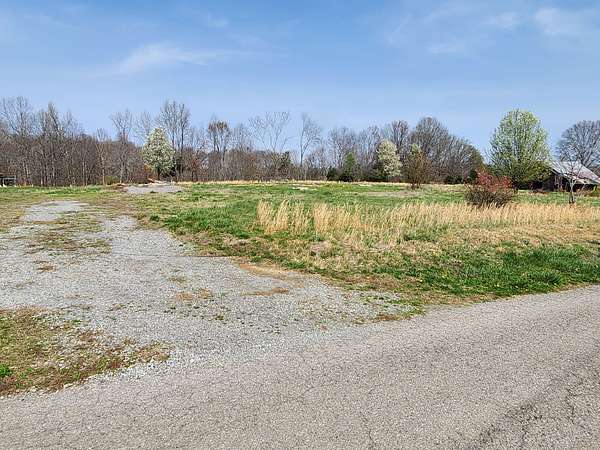 5 Acres of Residential Land for Sale in Clarksville, Tennessee