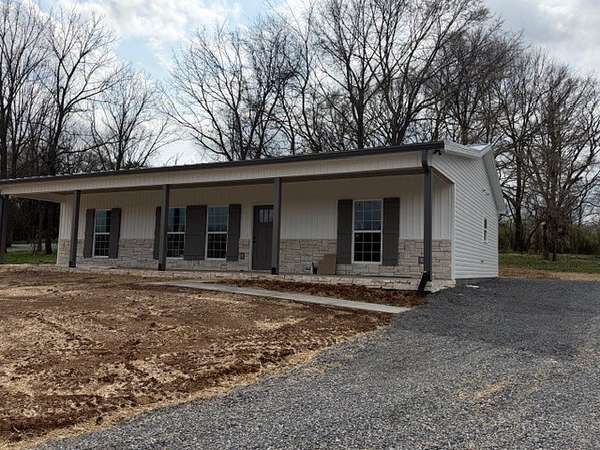 1.76 Acres of Land with Home for Sale in Shelbyville, Tennessee